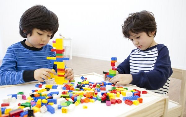 Mengembangkan Logika dan Pemecahan Masalah Sembari Memainkan Lego - Tidak Selalu Mainan Berdampak Buruk. Berikut 4 Mainan Anak Edukatif yang Dapat Dimanfaatkan
