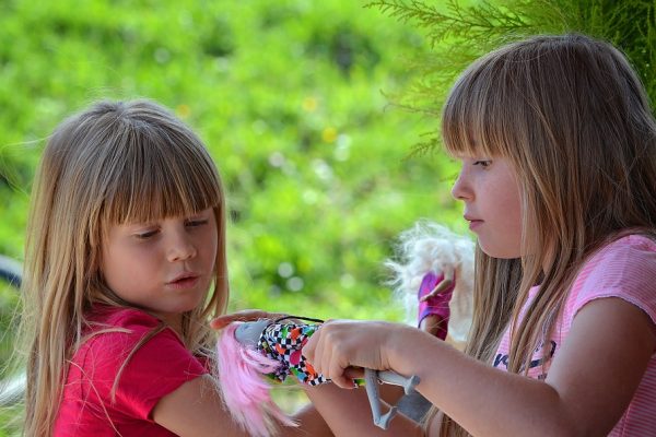 Imbangi dengan konsep - Hal yang Harus Diperhatikan ketika Bermain dengan Mainan Anak-anak Perempuan