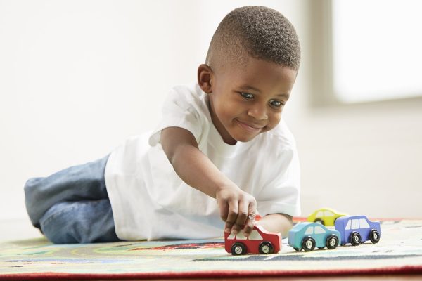 Anak belajar bergerak dengan aktif - Wow, Ternyata Ini 5 Manfaat Mainan Mobil Anak