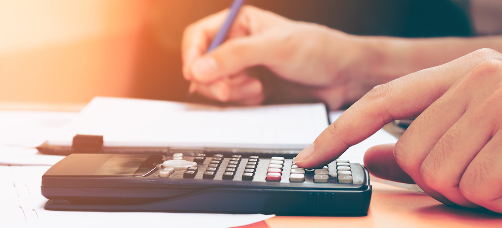 Menghitung Biaya Total - Tips Menentukan Harga Kertas Art Paper untuk Pedagang Eceran