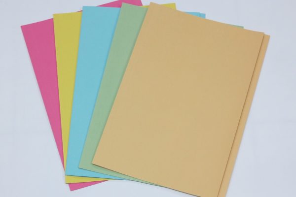 Kertas manila mudah didapat - 5 Keunggulan Kertas Manila Sebagai Bahan Papercraft