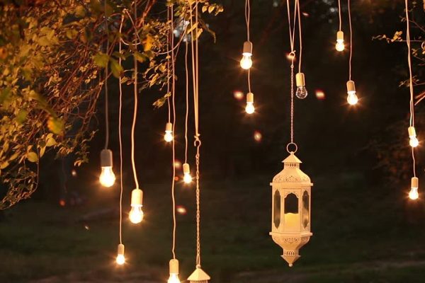 Jenis Lampu Hias untuk Keperluan Outdoor - Cara Memilih Lampu Hias Terbaik untuk Dekorasi Indoor dan Outdoor - shutterstock.com