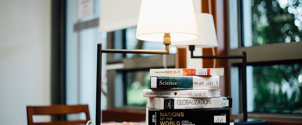 Memiliki Pencahayaan yang Menyehatkan - Tips Memilih Lampu Belajar yang Tepat - pixabay.com