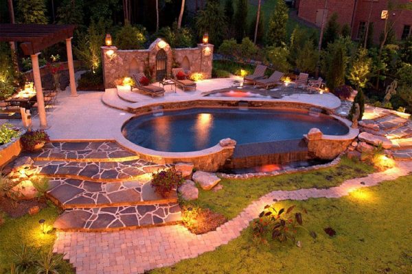Lampu sorot taman dapat mempermanis tampilan kolam buatan - Lampu Sorot Taman dapat Ciptakan Nuansa yang Berbeda, Ini Alasannya - safehommefarm.com