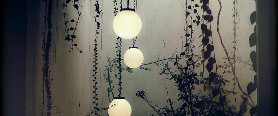 lampu tanam - Tips Memilih Desain Lampu Taman Cantik untuk Kantor dan Taman Kota - pixabay.com